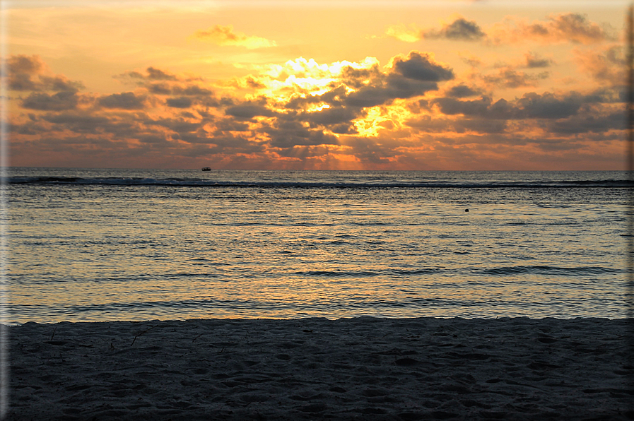 foto Alba e tramonto alle isole Maldive